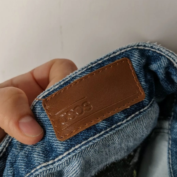 Asos x MTV Monster Raw Hem Button Fly Jean Shorts - Picture 9 of 10